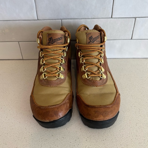 Danner Shoes - Women’s Danner Jag Monk Robe Wood Thrush Waterproof Hiking Boots Size 5.5